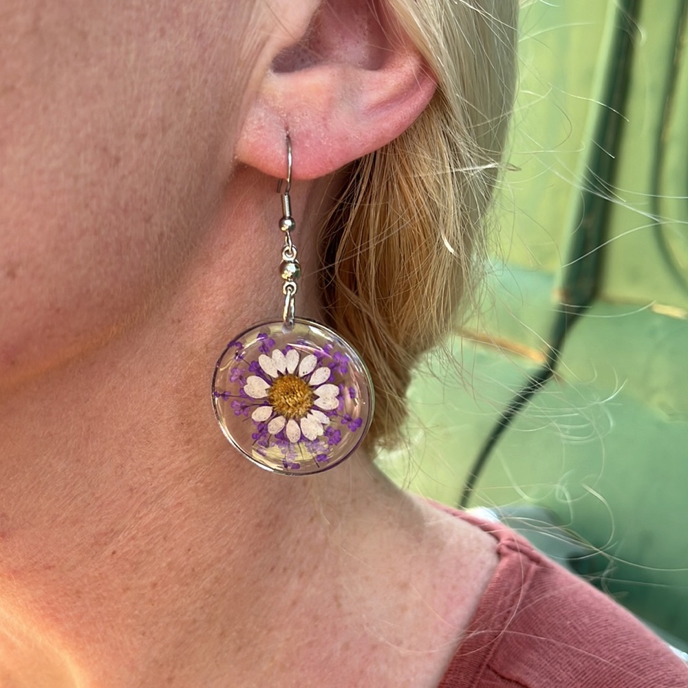 New Handmade Dried and Pressed Flower Resin Disk Earrings - Picture 9 of 17